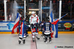 SZ_OneLastDance_0328