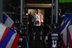 SZ_OneLastDance_0423